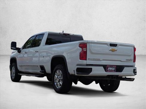 Used 2024 Chevrolet Silverado 2500 High Country w/ Technology Package AWD/4WD image 7