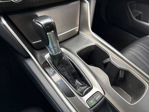 Used 2018 Honda Accord Touring image 29