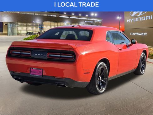 Used 2019 Dodge Challenger SXT image 7