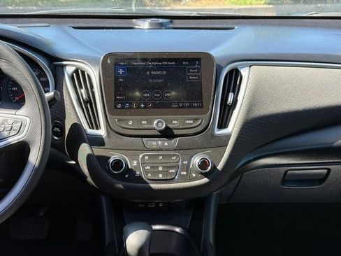 Used 2023 Chevrolet Malibu LT FWD image 13