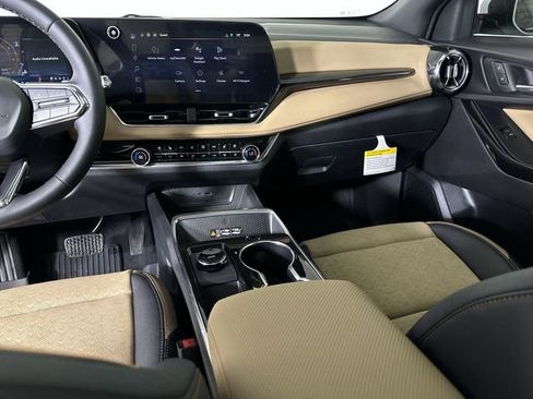 New 2026 Chevrolet Equinox ACTIV w/ Convenience Package III AWD/4WD image 36
