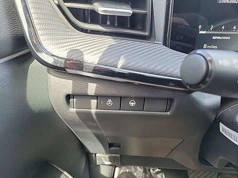 New 2025 Nissan Kicks SR w/ SR Premium Package image 17