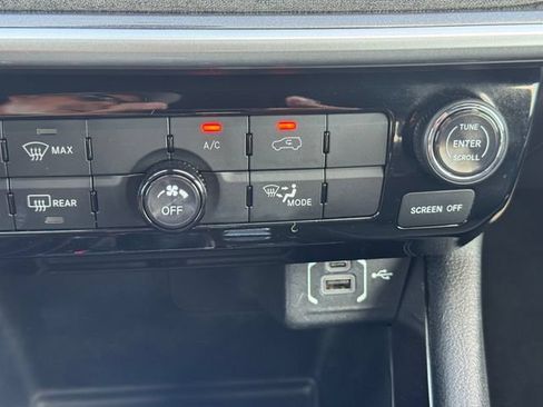 Certified 2024 Jeep Compass Latitude AWD/4WD image 35