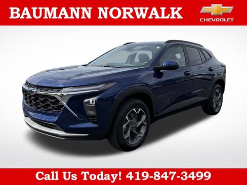 Used 2024 Chevrolet Trax LT w/ Driver Confidence Package FWD image 3
