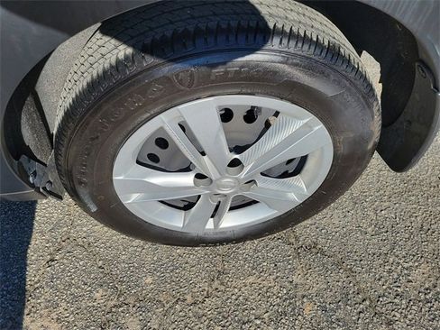 Used 2024 Nissan Kicks S image 7