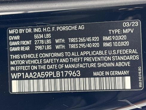 Certified 2023 Porsche Macan Turbo AWD/4WD image 33