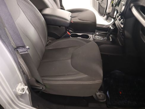 Used 2015 Jeep Wrangler Unlimited Sahara w/ Connectivity Group image 11