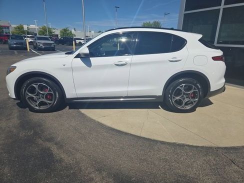 Used 2022 Alfa Romeo Stelvio Ti AWD/4WD image 4