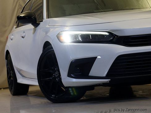 Used 2023 Honda Civic Sport image 4