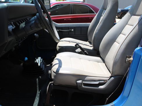 Used 1993 Jeep Wrangler S image 29