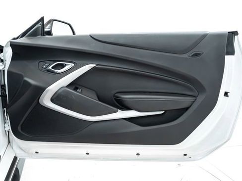 Used 2018 Chevrolet Camaro SS image 24