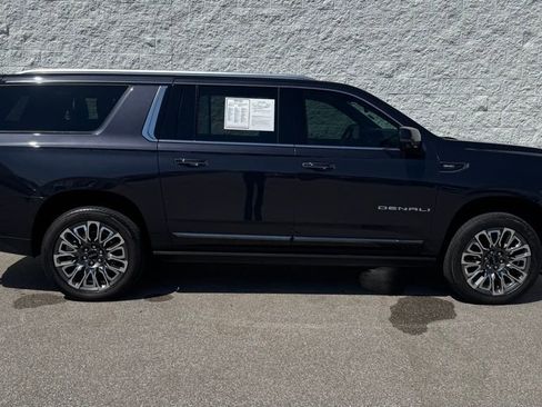 Used 2023 GMC Yukon XL Denali Ultimate image 2