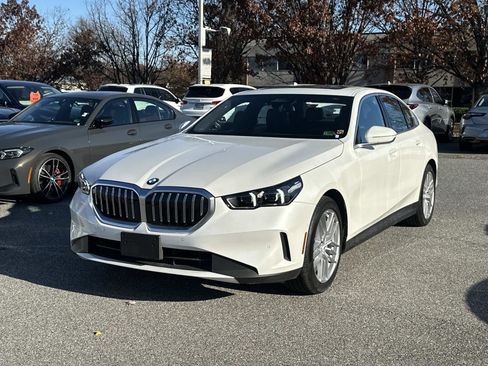 Used 2024 BMW 530i xDrive w/ Convenience Package image 6