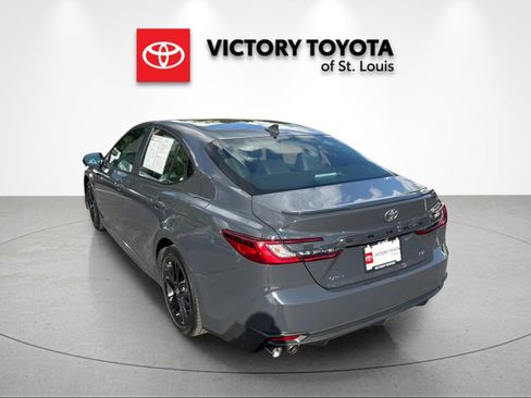 Used 2026 Toyota Camry SE FWD image 5