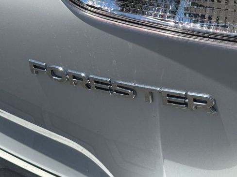 Used 2023 Subaru Forester Limited AWD/4WD image 2