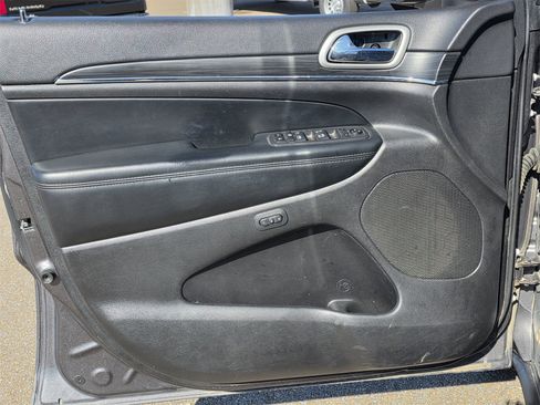 Used 2021 Jeep Grand Cherokee Limited image 18