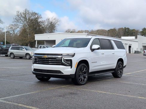 New 2026 Chevrolet Suburban LT w/ Comfort Package AWD/4WD image 6