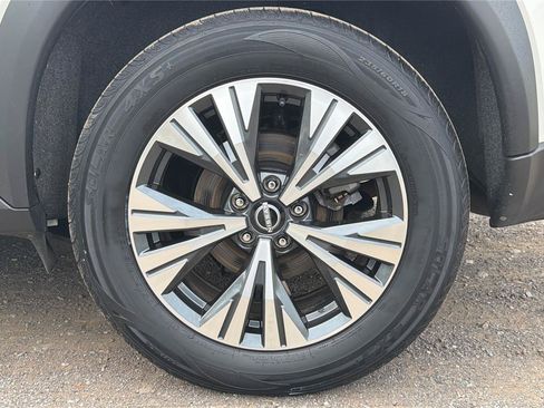 Used 2023 Nissan Rogue SV AWD/4WD image 28