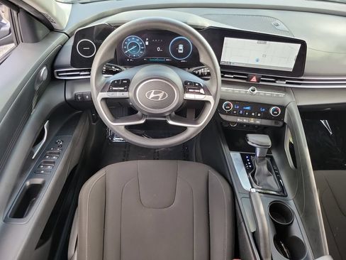 Used 2024 Hyundai Elantra SEL FWD image 19