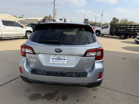 Used 2017 Subaru Outback 2.5i Limited image 6