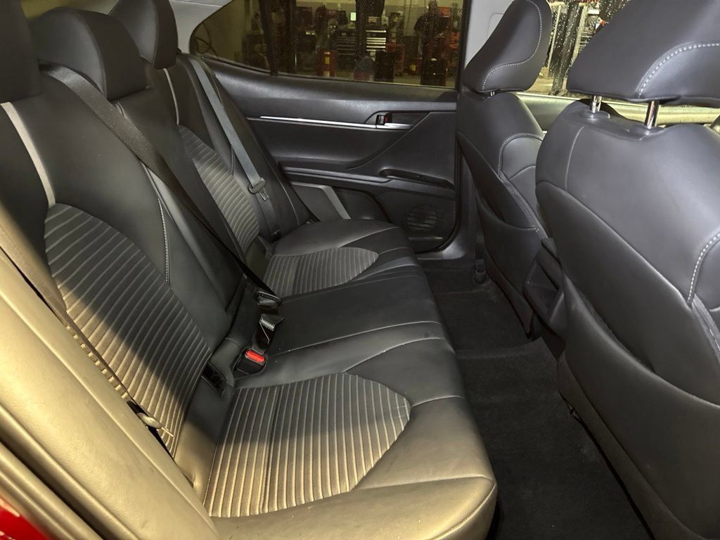 Used 2018 Toyota Camry SE w/ Moonroof Package FWD image 20