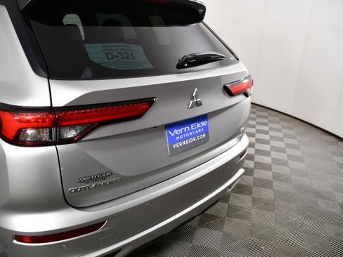 Used 2022 Mitsubishi Outlander SE image 15