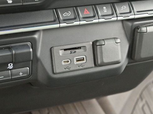 Used 2022 GMC Sierra 1500 SLT AWD/4WD image 26