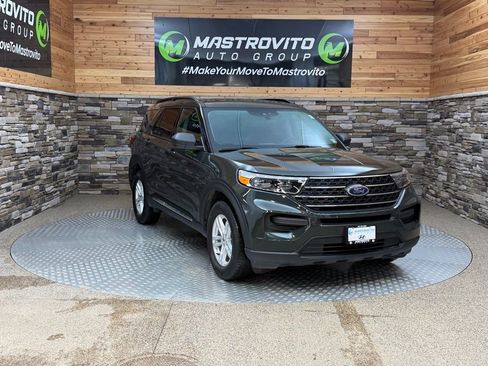 Used 2023 Ford Explorer XLT image 2