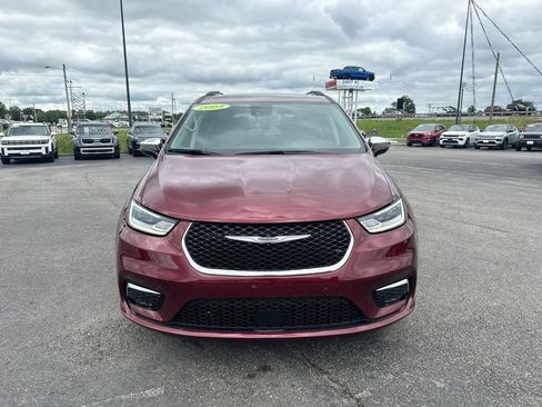 Used 2023 Chrysler Pacifica Limited AWD/4WD image 16