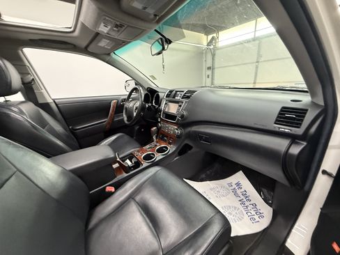 Used 2013 Toyota Highlander Limited AWD/4WD image 23