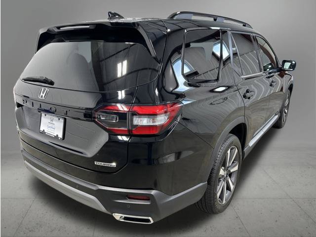 Certified 2025 Honda Pilot Touring image 6