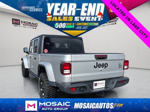 Used 2022 Jeep Gladiator Willys image 5