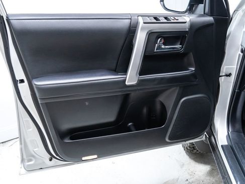 Used 2022 Toyota 4Runner SR5 Premium w/ Moonroof Package AWD/4WD image 22