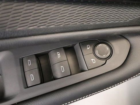 New 2025 Chevrolet Blazer EV LT image 24