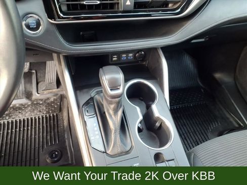 Used 2022 Toyota Highlander LE image 14