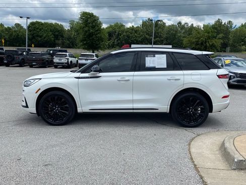 Used 2023 Lincoln Corsair Reserve w/ Equipment Group 201A AWD/4WD image 4