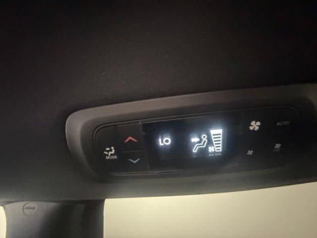 New 2027 Chrysler Pacifica Select AWD/4WD image 24