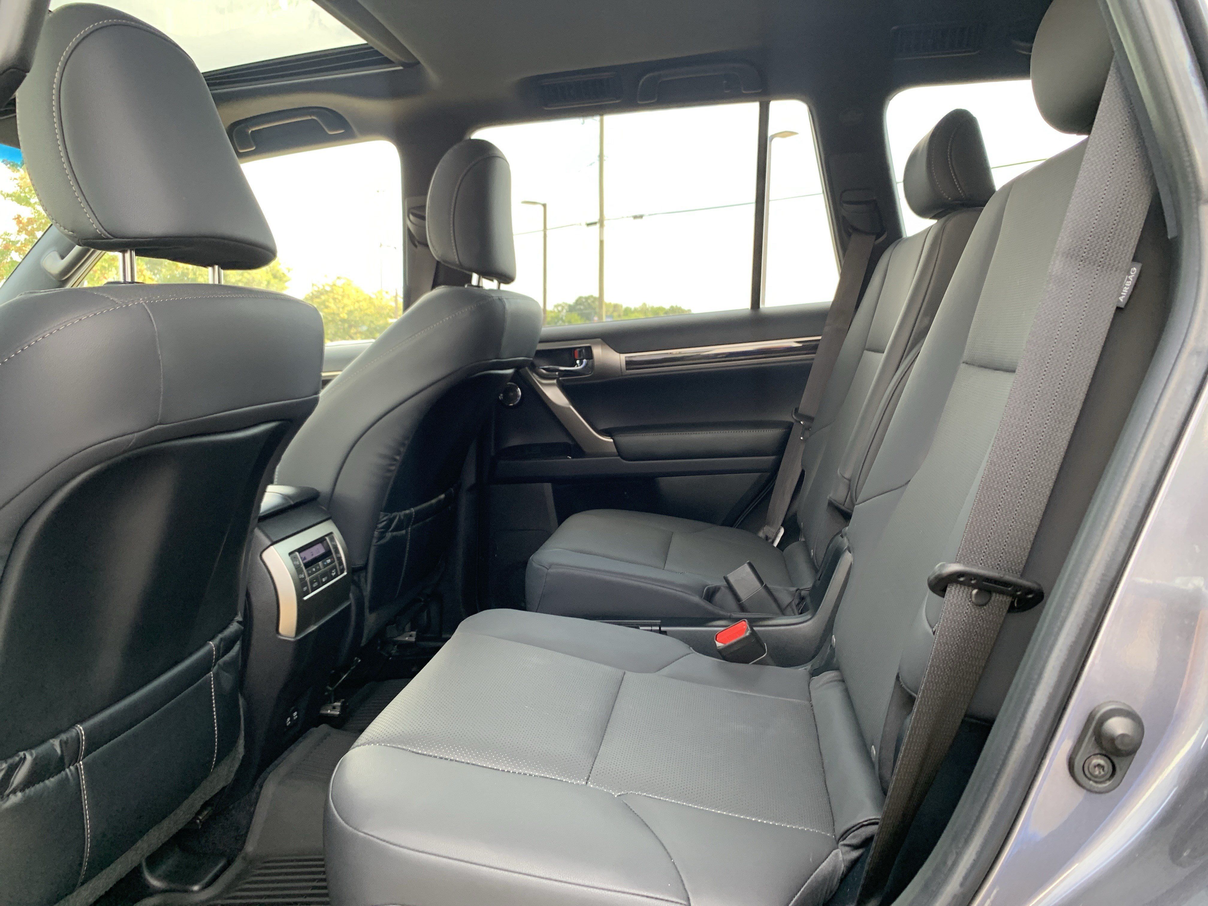 Used 2021 Lexus GX 460 Premium w/ Accessory Package AWD/4WD image 32