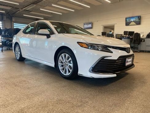 Used 2024 Toyota Camry LE FWD image 3
