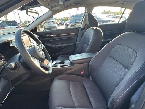 Used 2025 Nissan Altima 2.5 SV FWD image 10