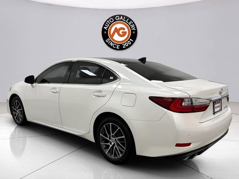 Used 2018 Lexus ES 350 w/ Luxury Package w/Wood Trim image 5