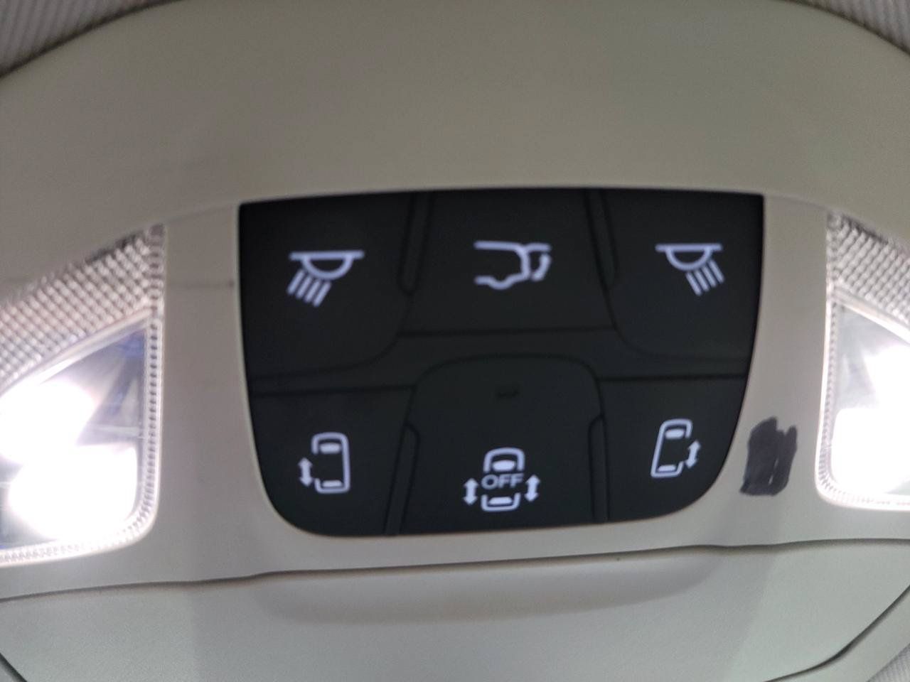 Used 2017 Chrysler Pacifica Touring-L FWD image 19