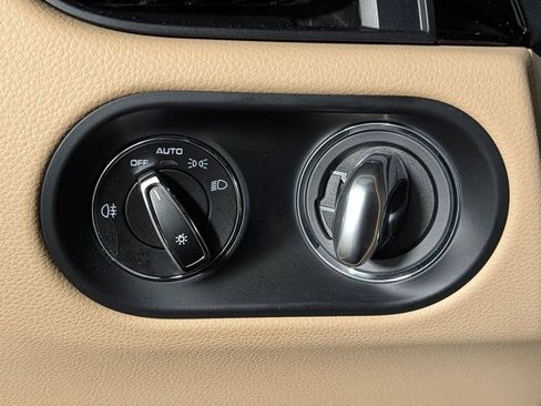 Certified 2023 Porsche Macan AWD/4WD image 33