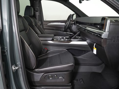 Used 2026 Cadillac Escalade Luxury w/ Touring Package RWD image 9