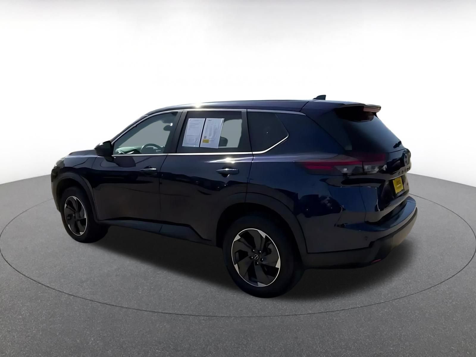 Used 2025 Nissan Rogue SV AWD/4WD image 9
