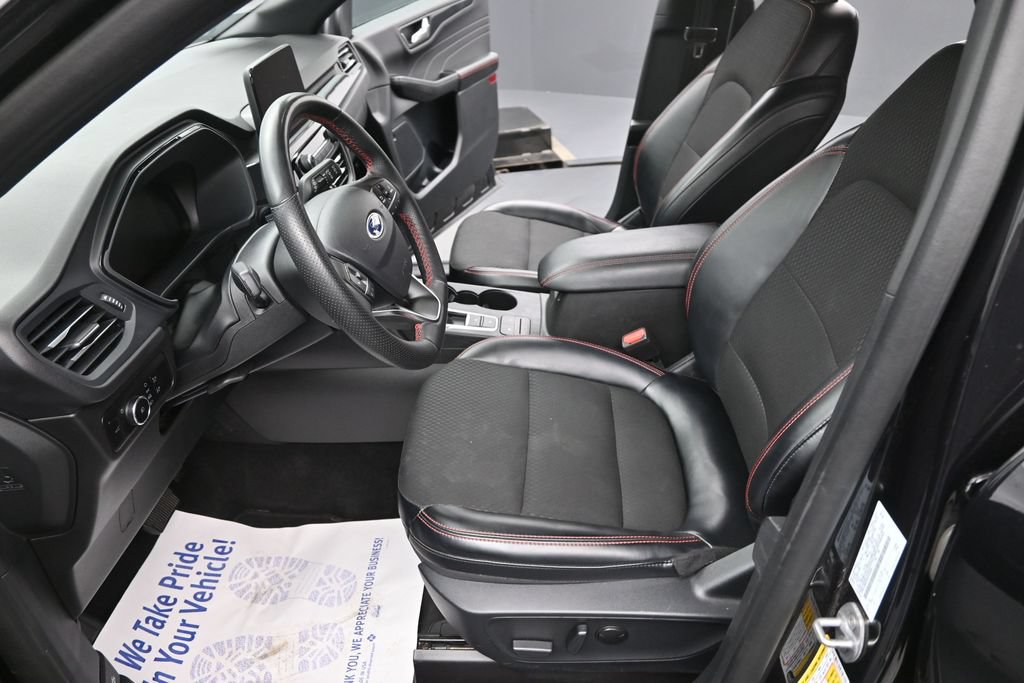 Used 2025 Ford Escape ST-Line Select AWD/4WD image 21
