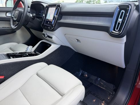 Used 2024 Volvo XC40 B5 Plus w/ Protection Package AWD/4WD image 12