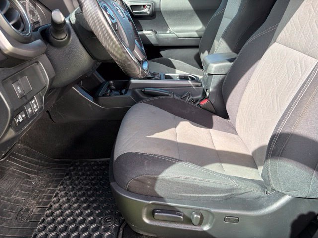 Used 2020 Toyota Tacoma TRD Sport AWD/4WD image 9