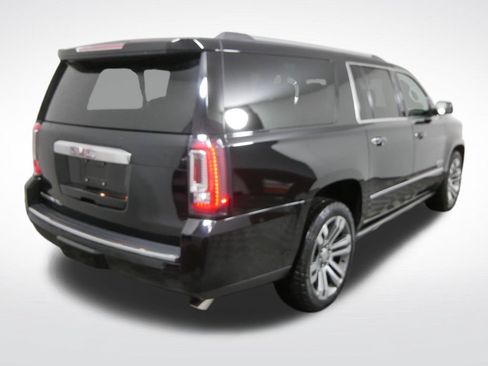 Used 2018 GMC Yukon XL Denali w/ Denali Ultimate Package AWD/4WD image 3