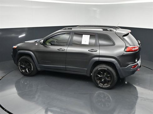 Used 2015 Jeep Cherokee Trailhawk w/ Comfort/Convenience Group AWD/4WD image 27